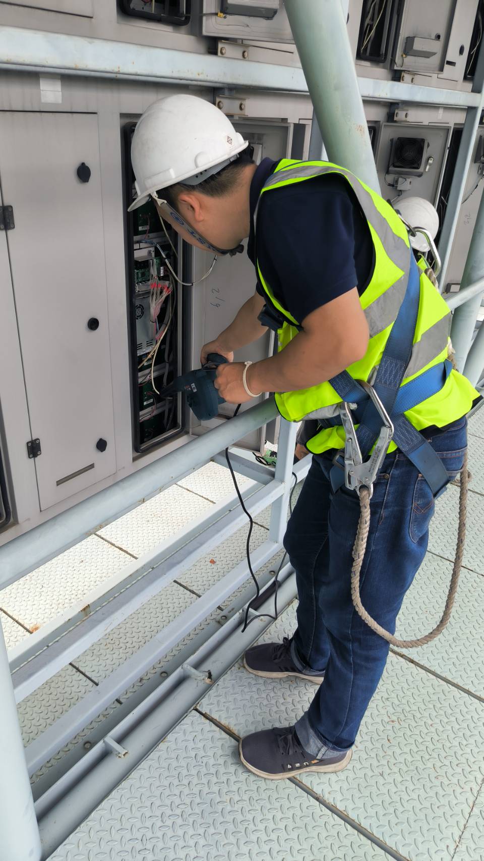 เป่าฝุ่นทำความสะอาดอุปกรณ์ป้าย