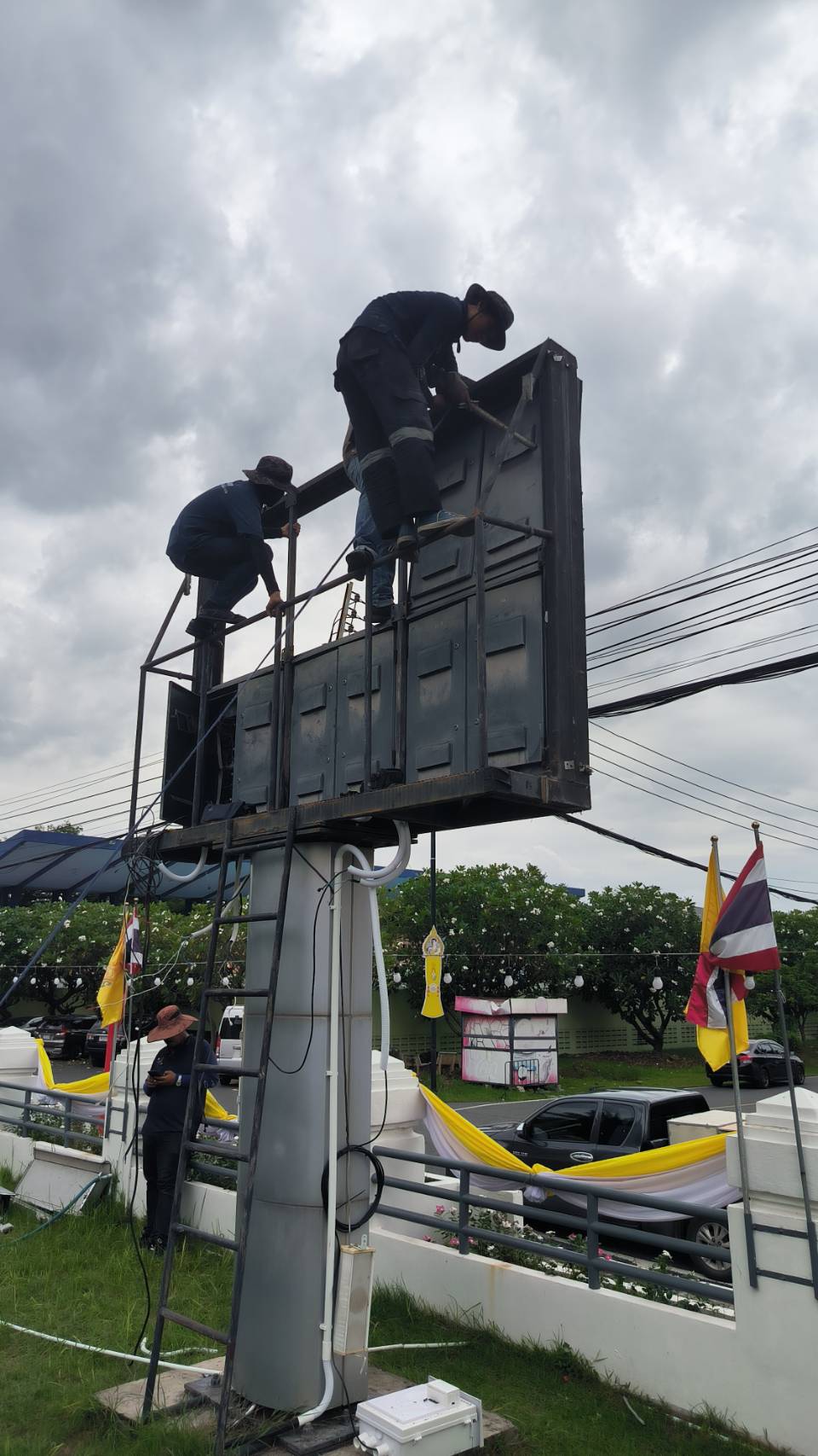 งานจ้างเหมาปรับปรุงป้ายประชาสัมพันธ์ LED ด้านหน้าสำนักงาน