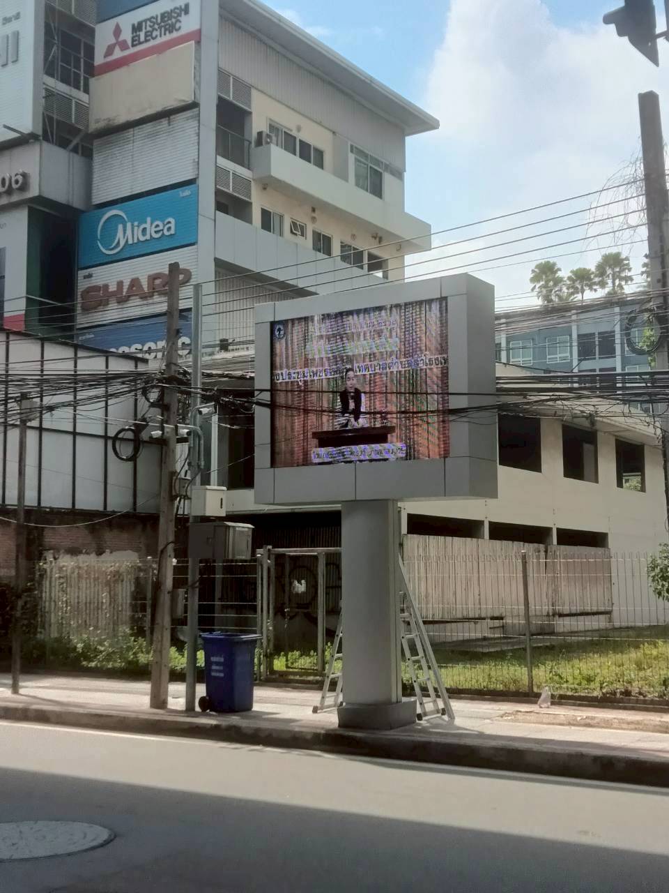 งานเปลี่ยนระบบส่งสัญญาณภาพป้ายประชาสัมพันธ์ LED OUTDOOR เทศบาลตำบลสำโรงเหนือ