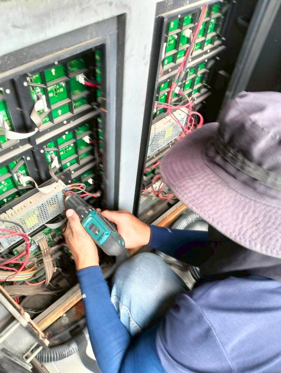 งานจ้างซ่อมแซมป้ายประชาสัมพันธ์ LED OUTDOOR หน้าโรงเรียนจอมสุรางค์อุปถัมภ์