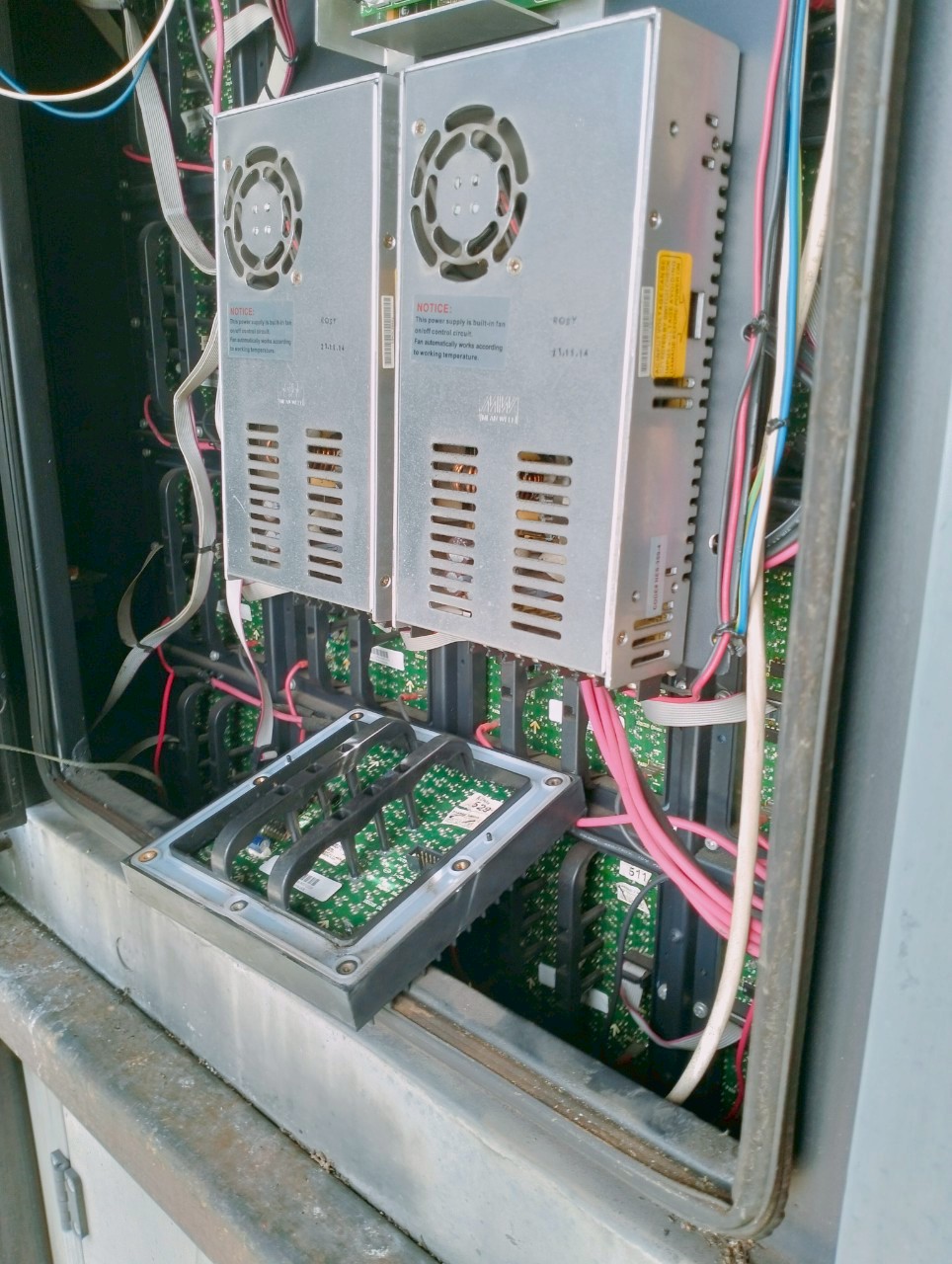 ทำการถอดโมดูลออกมาซ่อม