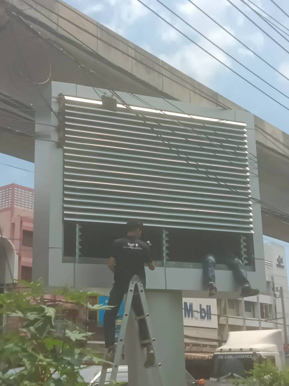 ทำการติดตั้งบานเกร็ดระบายอากาศ