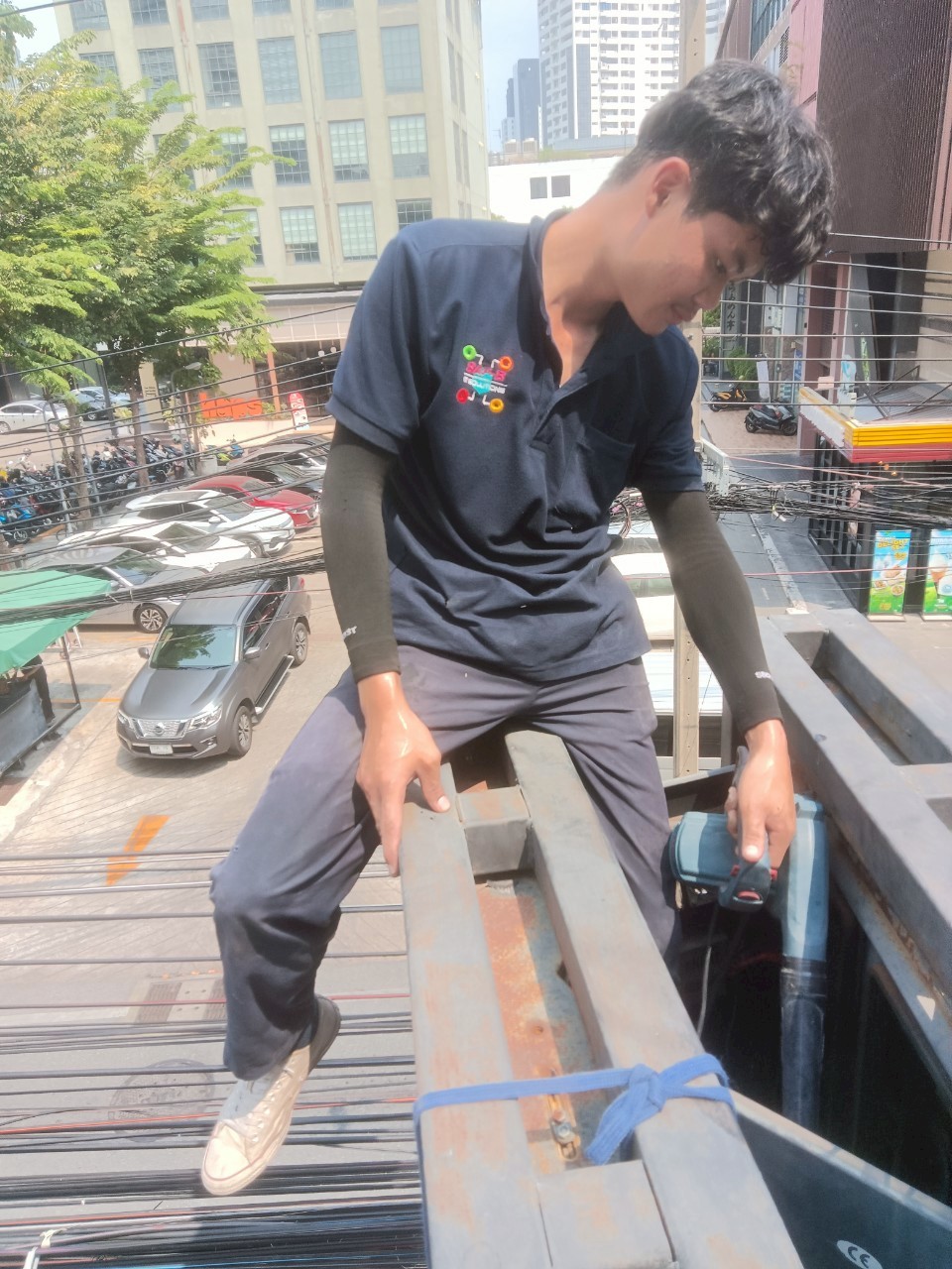 เป่าฝุ่นทำความสะอาดอุปกรณ์ป้าย